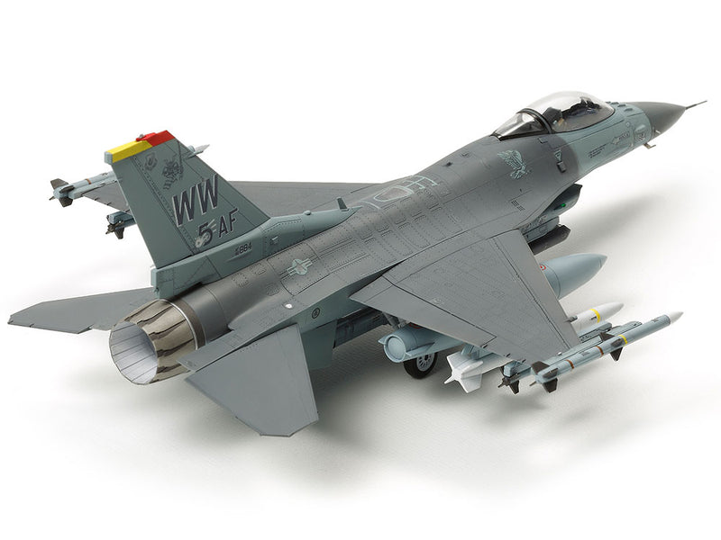 Lockheed Martin F-16CJ [Block 50] Fighting Falcon W/ Full Equipment 1/72