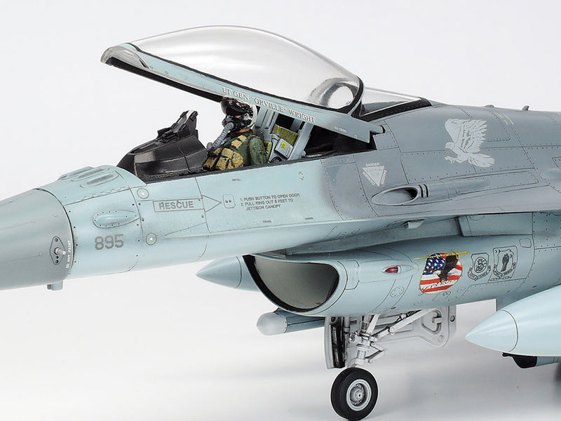 Lockheed Martin F16CJ [Block 50] Fighting Falcon 1/48
