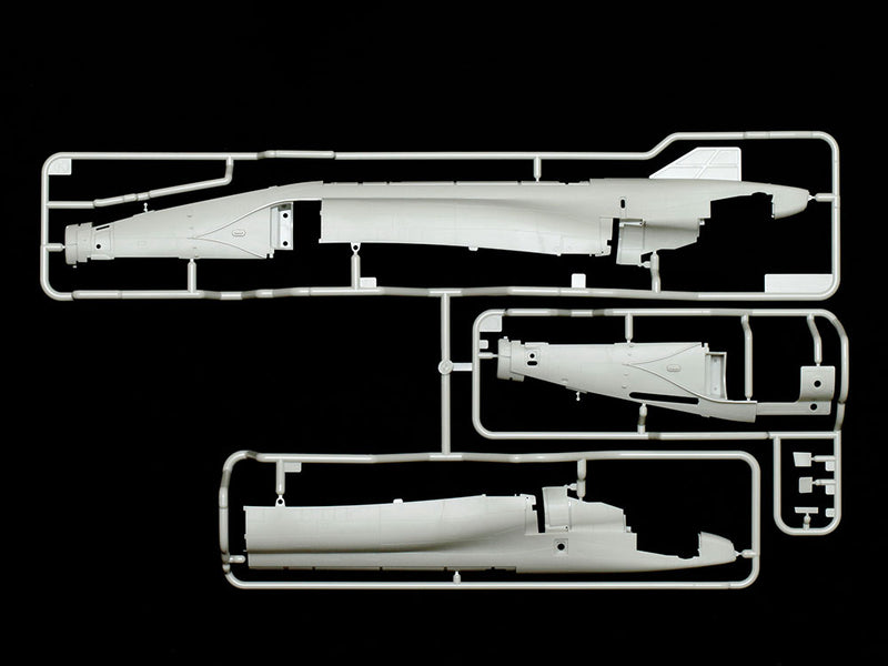 121 McDonnell Douglas F-4B Phantom II 1/48