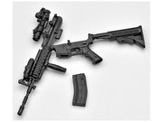 If you attach the included scope and laser module, the impression will change greatly. There is a dividing line between the upper and lower receivers, so you can create an image of them being under maintenance.