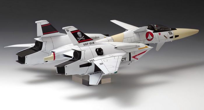 Macross: VF-4 Lightning III DX Ver. 1/72